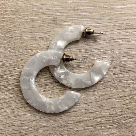 Madewell Tortoise Hoops - Picture 1 of 4